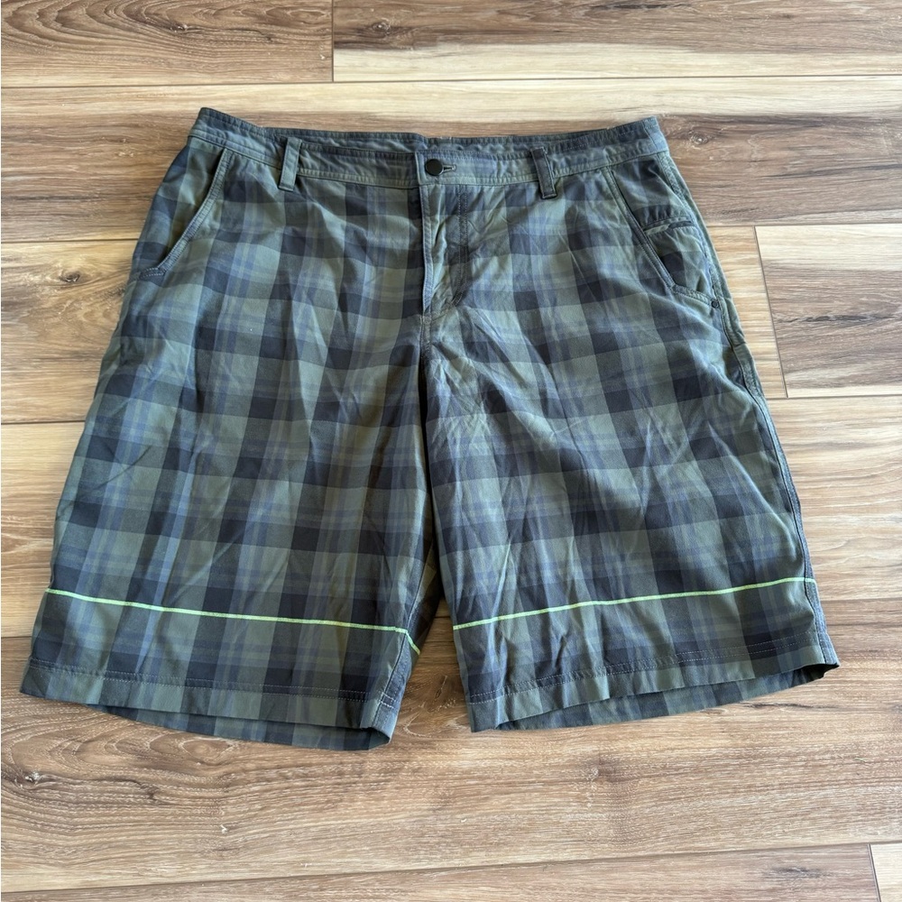 Lululemon Athletica Men’s Shorts size 38